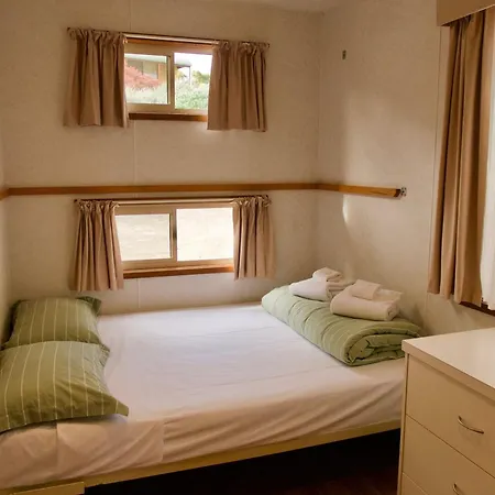 Daysy Hill Country Cottages Port Campbell Room photo