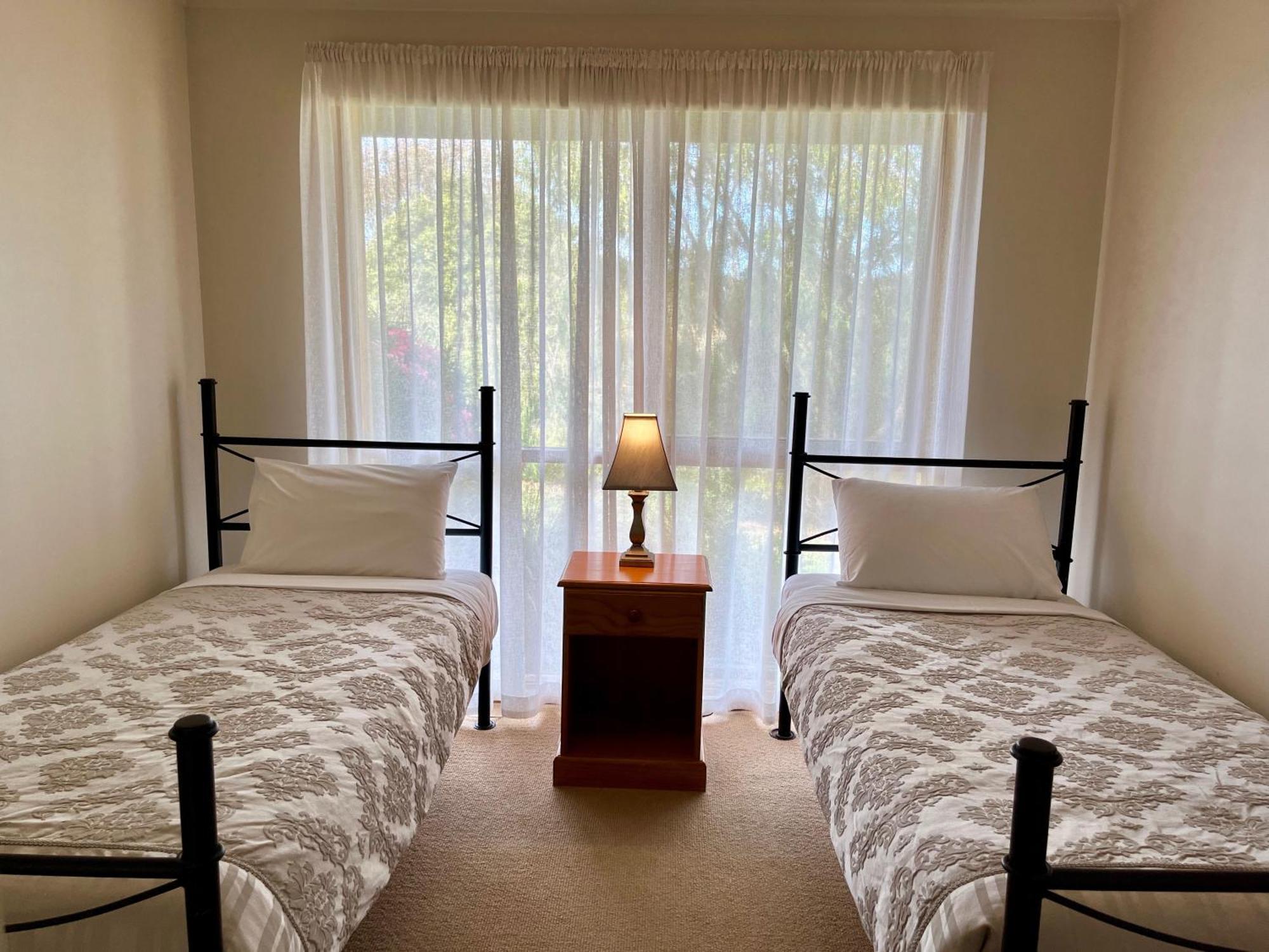 Daysy Hill Country Lodge *