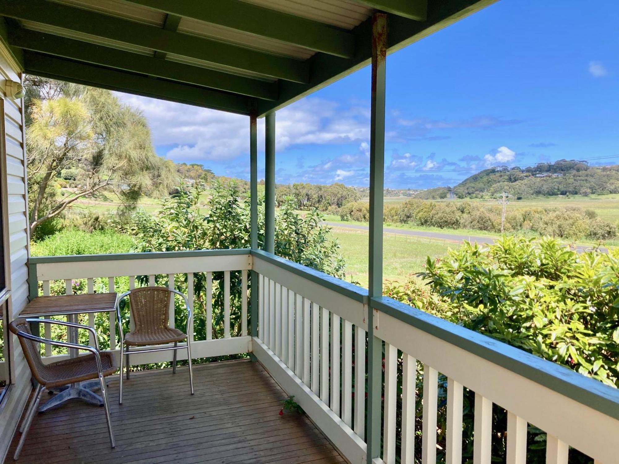 Daysy Hill Country Lodge *
